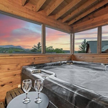 Cozy Cabin In The Smokies!!! Fully Furnished And Complete With Community Indoor And Outdoor Pools And Spas, Game And Fitness Rooms As Well As A Private Hot Tub Pigeon Forge Luaran gambar