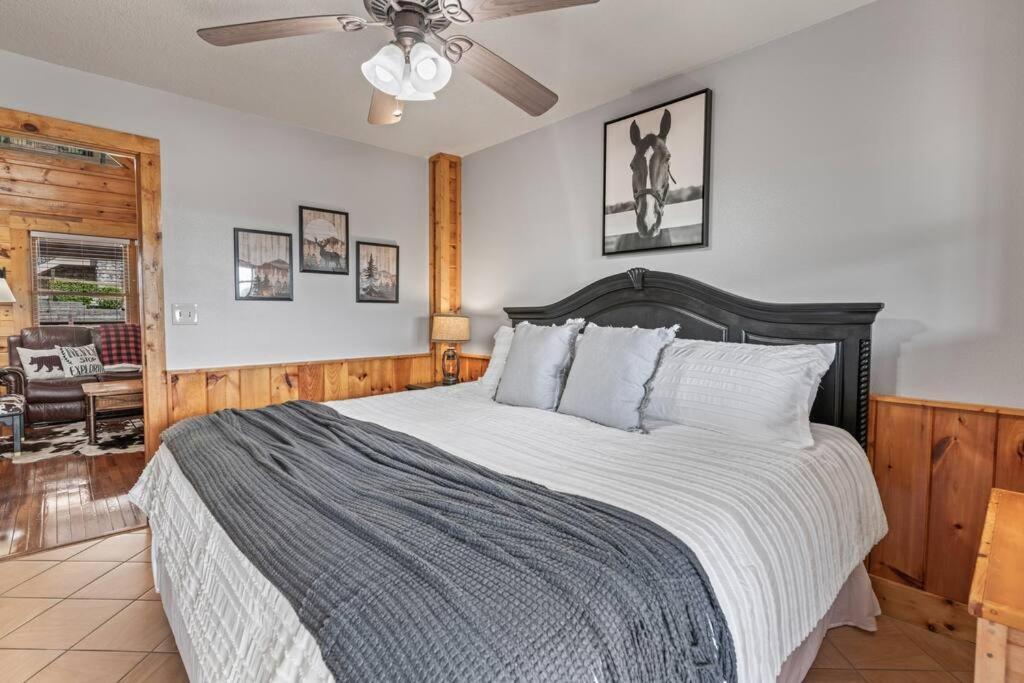 Cozy Cabin In The Smokies!!! Fully Furnished And Complete With Community Indoor And Outdoor Pools And Spas, Game And Fitness Rooms As Well As A Private Hot Tub Pigeon Forge Luaran gambar