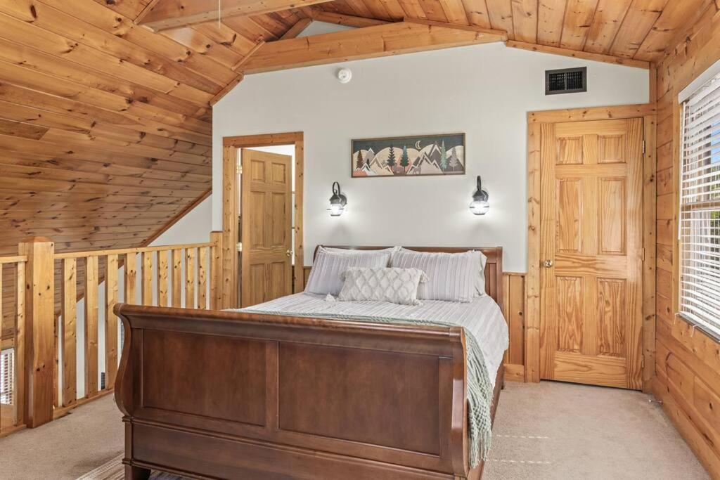 Cozy Cabin In The Smokies!!! Fully Furnished And Complete With Community Indoor And Outdoor Pools And Spas, Game And Fitness Rooms As Well As A Private Hot Tub Pigeon Forge Luaran gambar