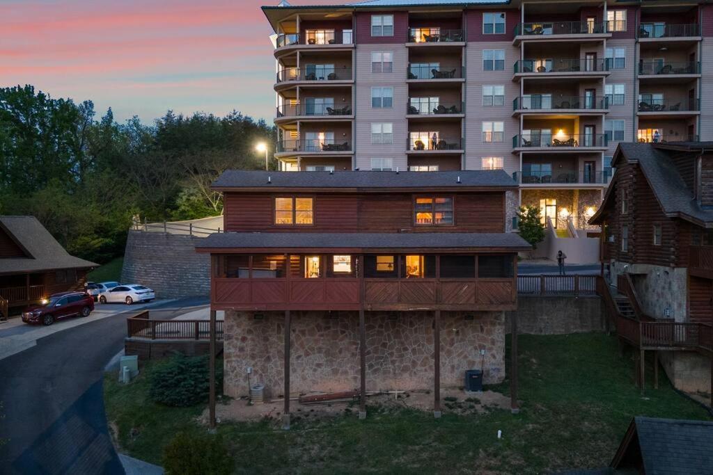 Cozy Cabin In The Smokies!!! Fully Furnished And Complete With Community Indoor And Outdoor Pools And Spas, Game And Fitness Rooms As Well As A Private Hot Tub Pigeon Forge Luaran gambar