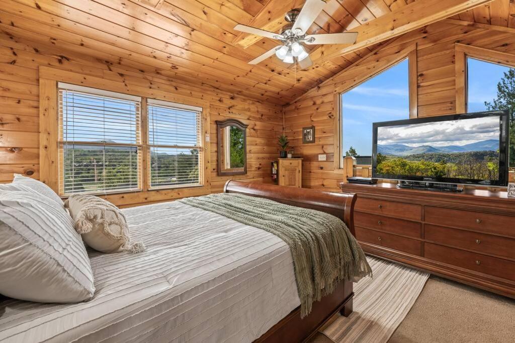 Cozy Cabin In The Smokies!!! Fully Furnished And Complete With Community Indoor And Outdoor Pools And Spas, Game And Fitness Rooms As Well As A Private Hot Tub Pigeon Forge Luaran gambar