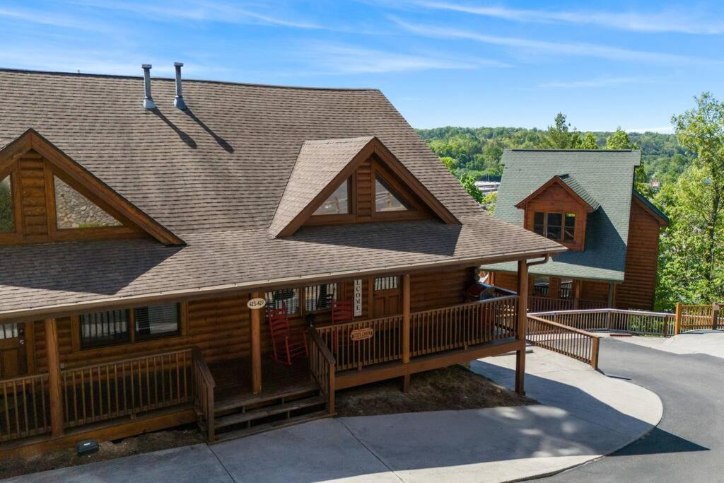 Cozy Cabin In The Smokies!!! Fully Furnished And Complete With Community Indoor And Outdoor Pools And Spas, Game And Fitness Rooms As Well As A Private Hot Tub Pigeon Forge Luaran gambar