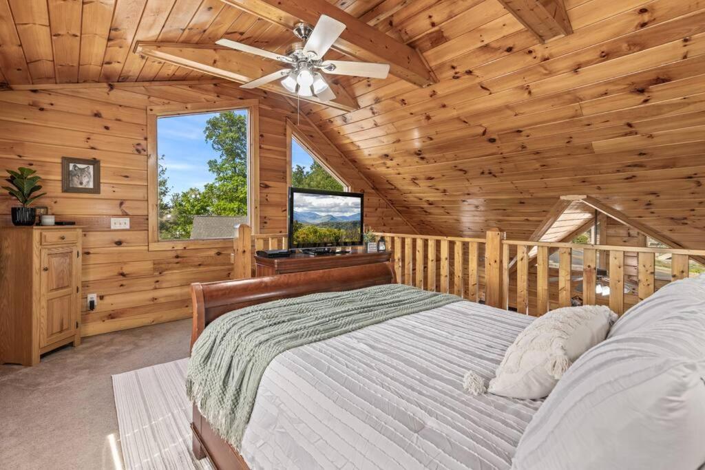 Cozy Cabin In The Smokies!!! Fully Furnished And Complete With Community Indoor And Outdoor Pools And Spas, Game And Fitness Rooms As Well As A Private Hot Tub Pigeon Forge Luaran gambar